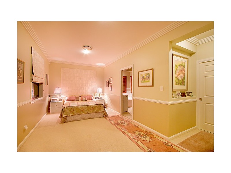 11 Boomerang Street, St Lucia QLD 4067