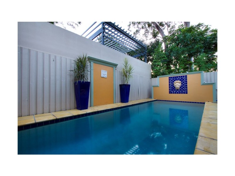 11 Boomerang Street, St Lucia QLD 4067