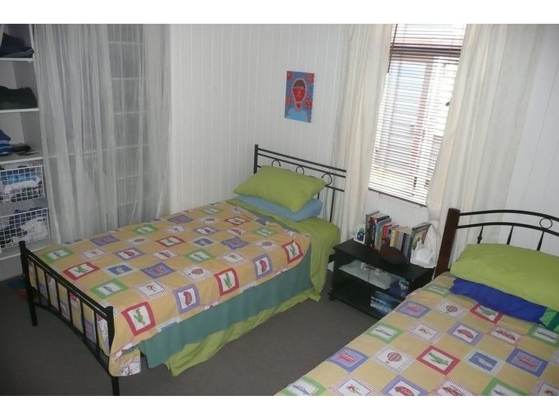 19 Warrawee St, Toowong QLD 4066