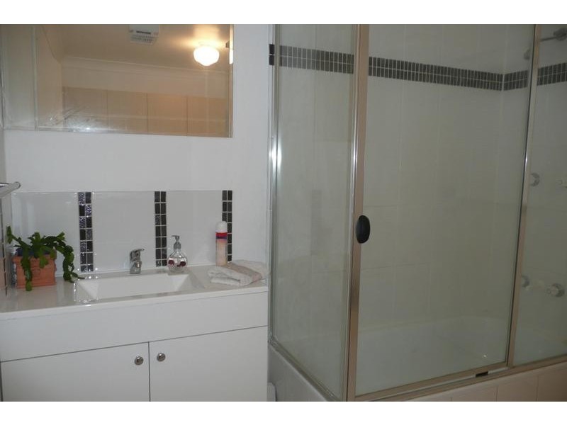186 Burbong st, Chapel Hill QLD 4069
