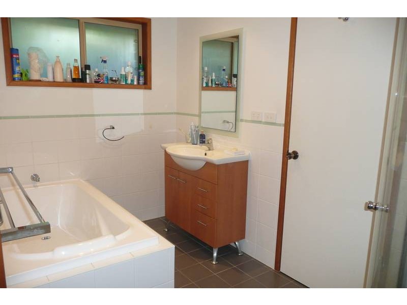 65 Greenford St, Chapel Hill QLD 4069