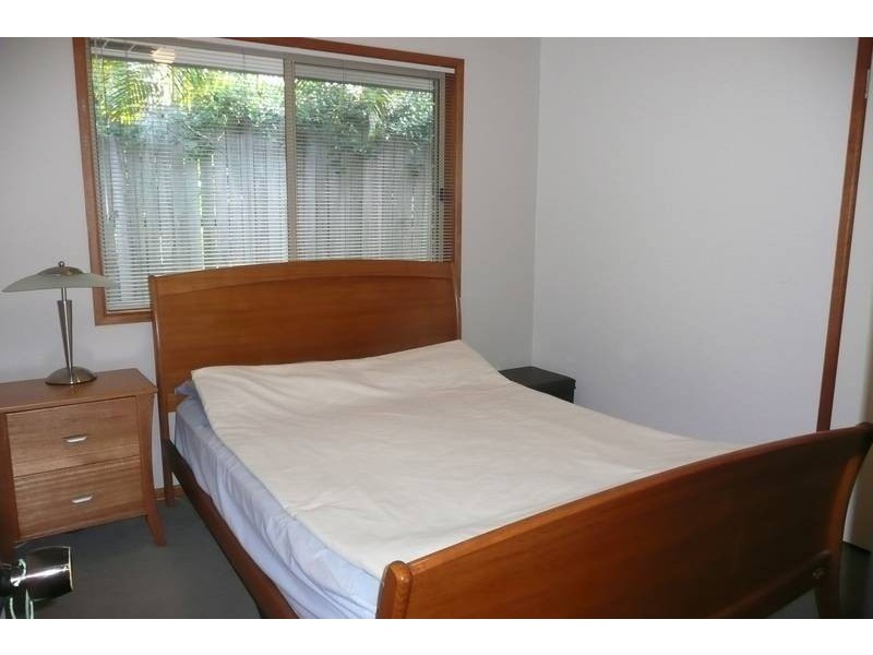 65 Greenford St, Chapel Hill QLD 4069