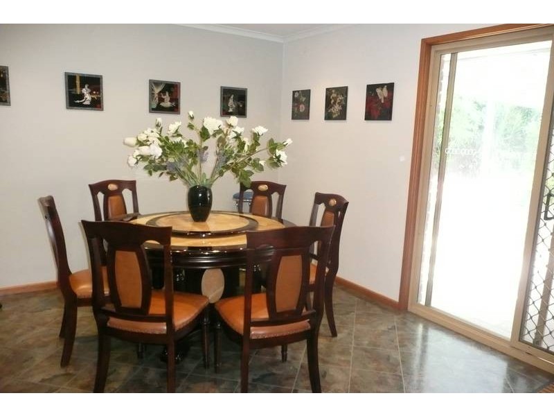 65 Greenford St, Chapel Hill QLD 4069