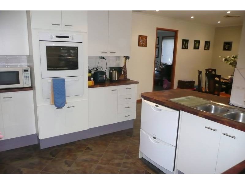 65 Greenford St, Chapel Hill QLD 4069