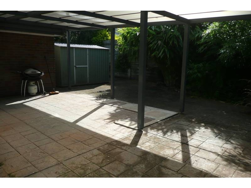 65 Greenford St, Chapel Hill QLD 4069