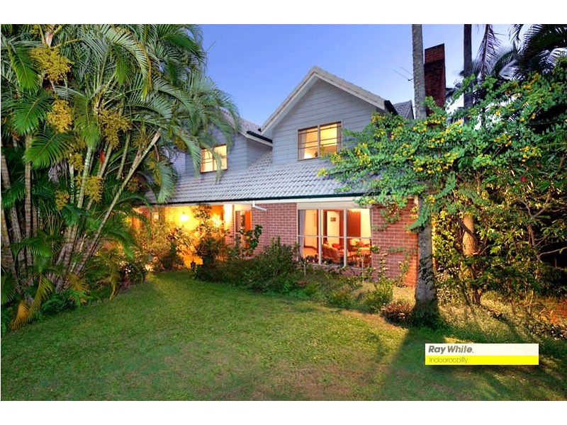 11 St Andrews Place, Indooroopilly QLD 4068