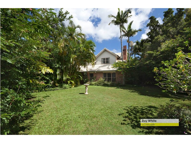 11 St Andrews Place, Indooroopilly QLD 4068