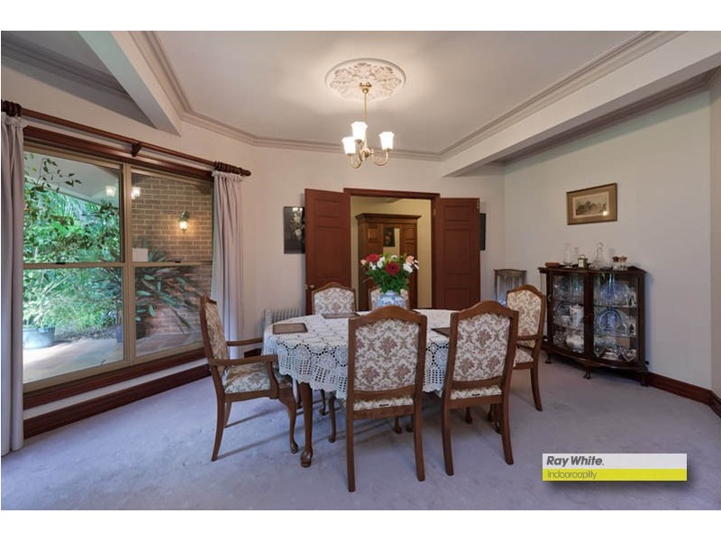11 St Andrews Place, Indooroopilly QLD 4068