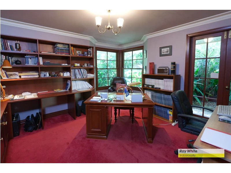 11 St Andrews Place, Indooroopilly QLD 4068
