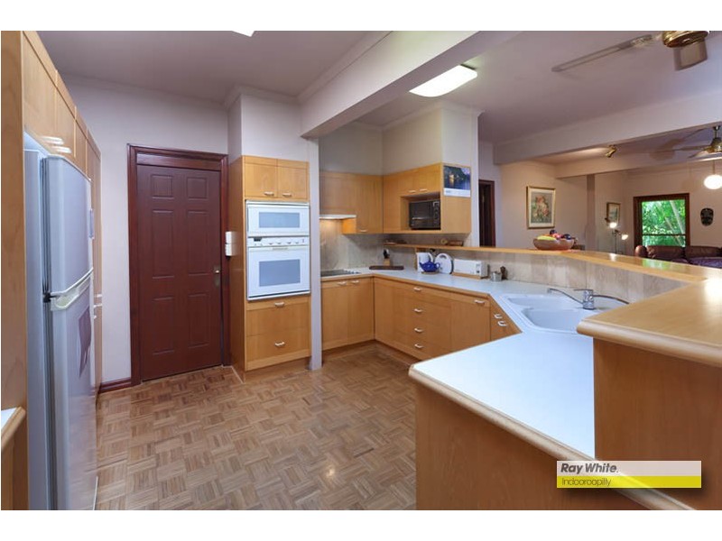 11 St Andrews Place, Indooroopilly QLD 4068