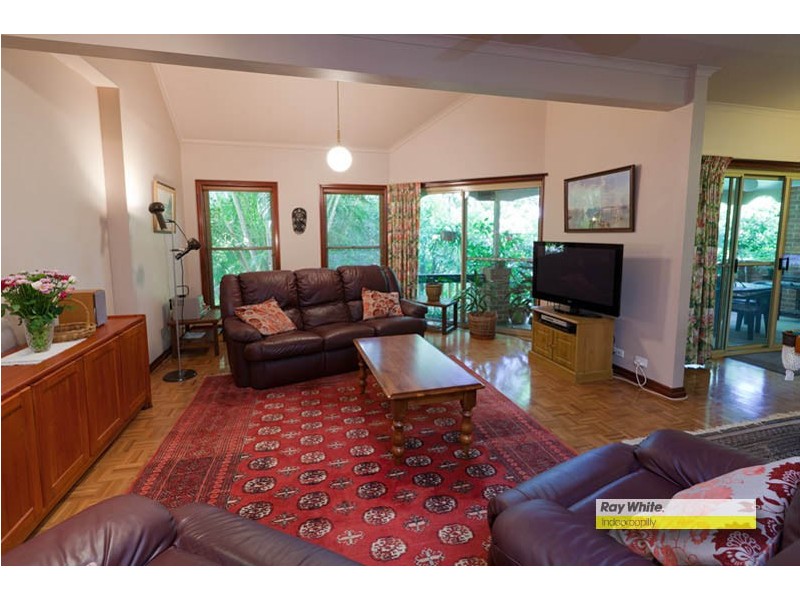 11 St Andrews Place, Indooroopilly QLD 4068