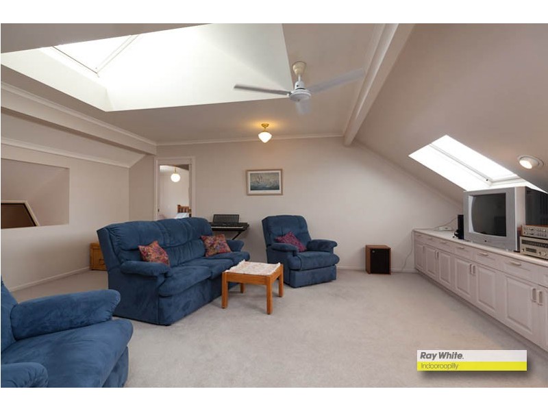 11 St Andrews Place, Indooroopilly QLD 4068