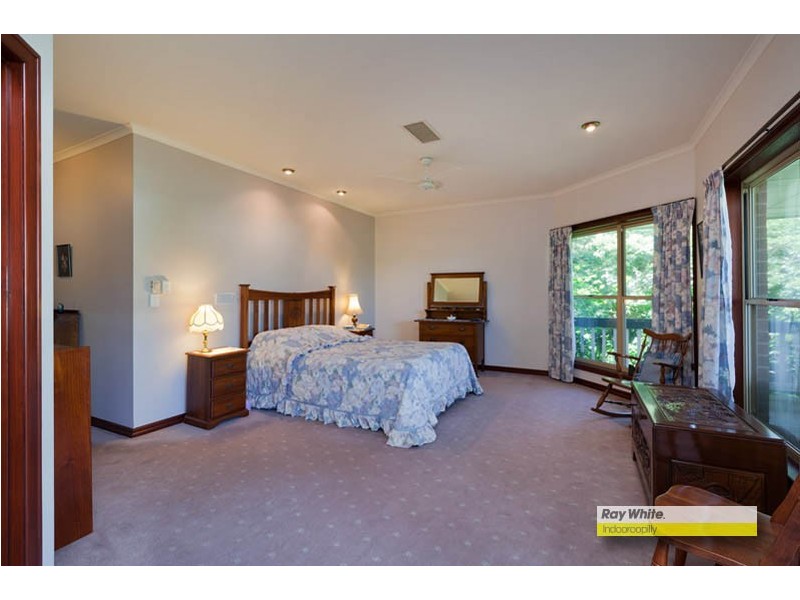 11 St Andrews Place, Indooroopilly QLD 4068