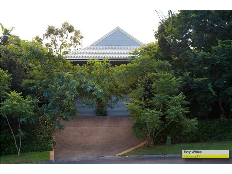 11 St Andrews Place, Indooroopilly QLD 4068