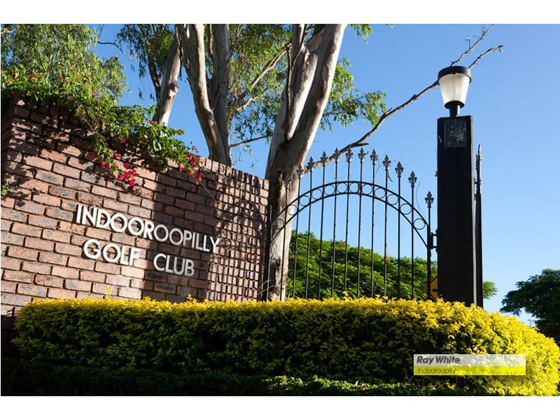 11 St Andrews Place, Indooroopilly QLD 4068