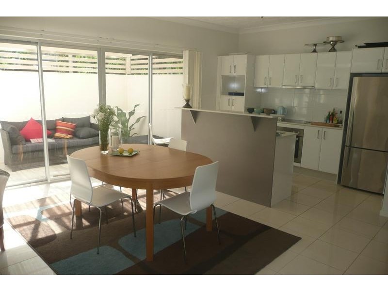 1/159 Clarence Road, Indooroopilly QLD 4068