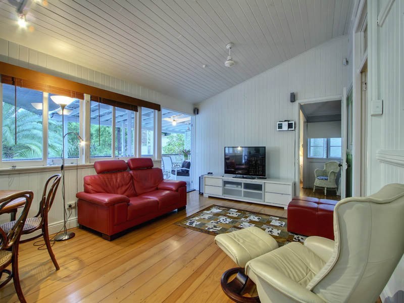 22 Lambert Rd, Indooroopilly QLD 4068