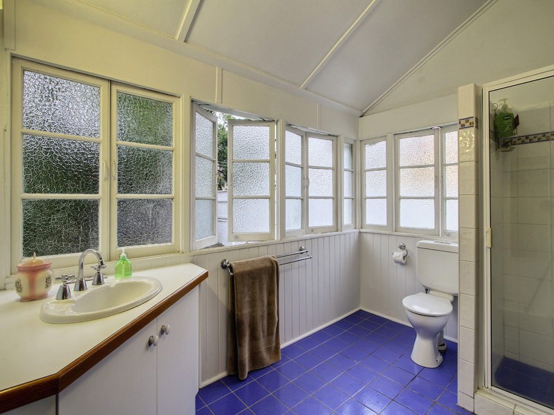 22 Lambert Rd, Indooroopilly QLD 4068