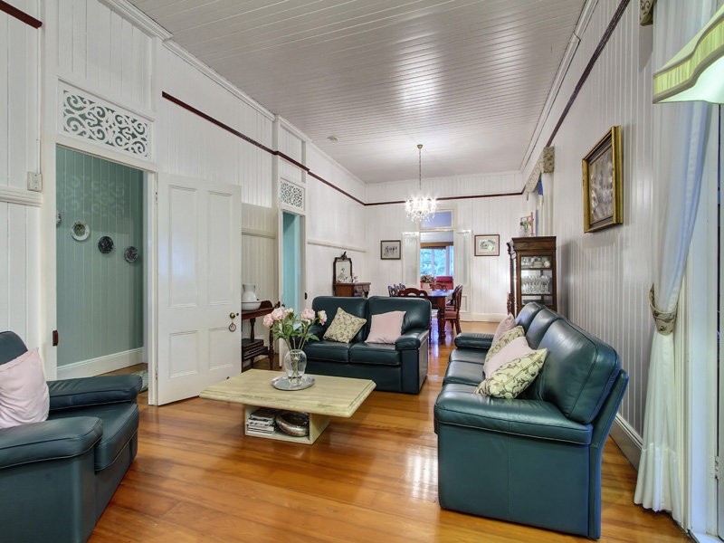 22 Lambert Rd, Indooroopilly QLD 4068