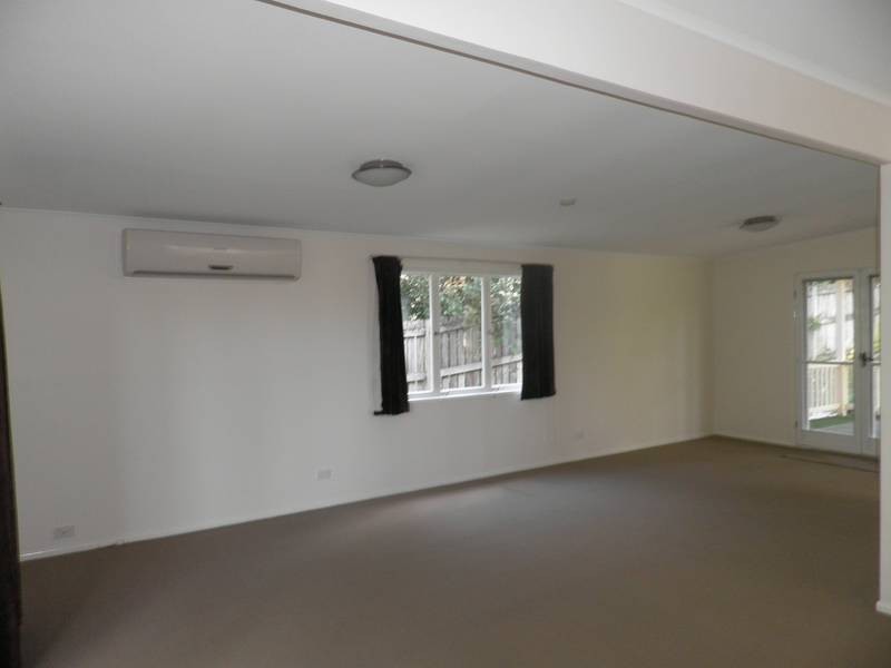 15 Euree Street, Kenmore QLD 4069