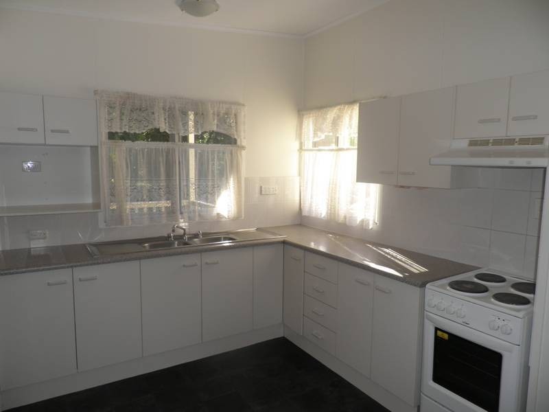 15 Euree Street, Kenmore QLD 4069