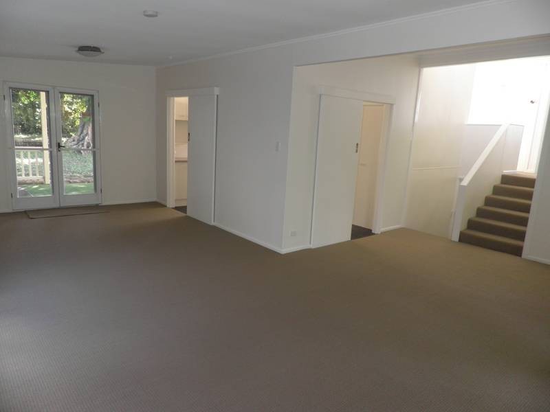 15 Euree Street, Kenmore QLD 4069