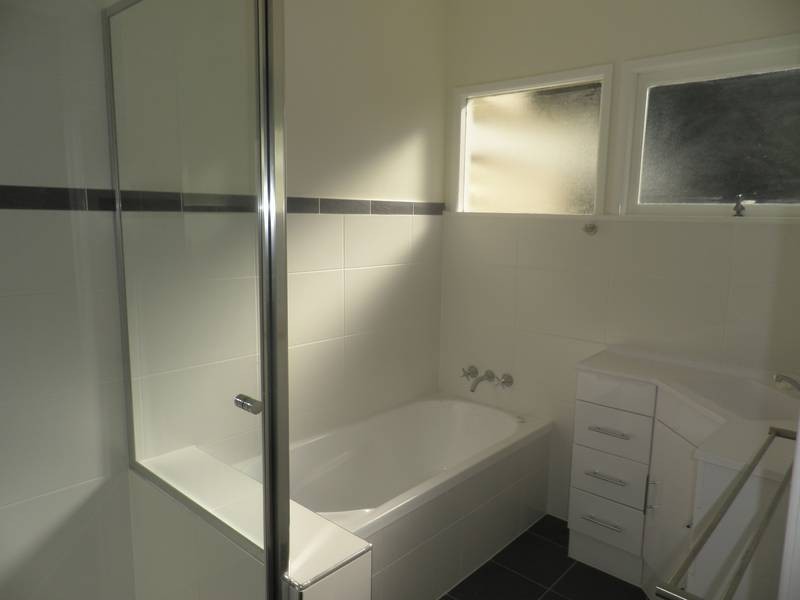 15 Euree Street, Kenmore QLD 4069