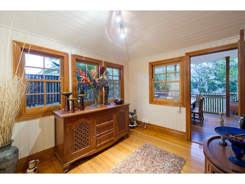 2/6 Usher Street, Indooroopilly QLD 4068