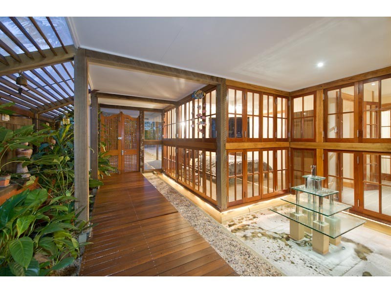 2/6 Usher Street, Indooroopilly QLD 4068