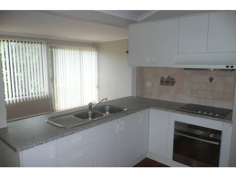 8 Steptoe St, Chapel Hill QLD 4069