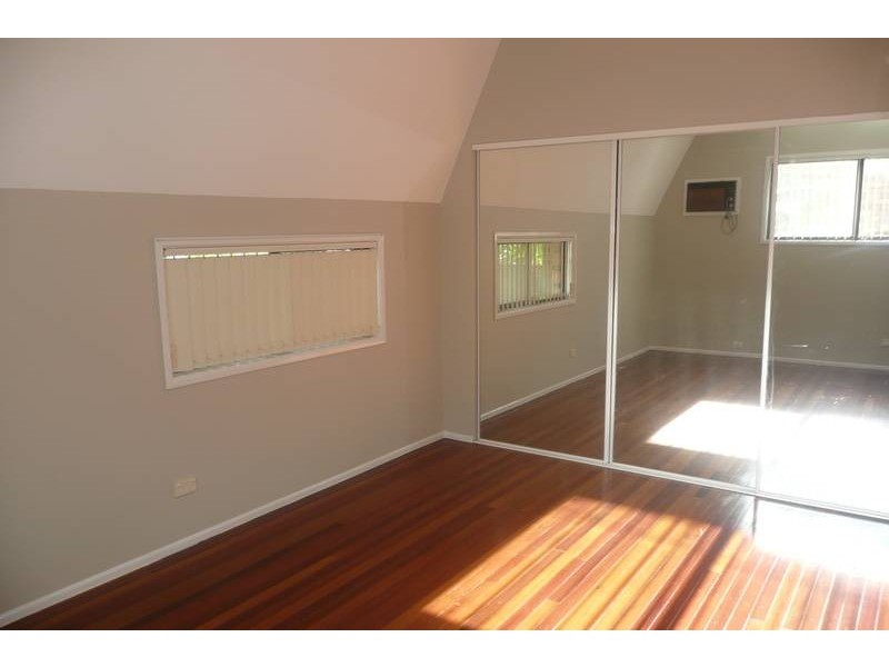 8 Steptoe St, Chapel Hill QLD 4069