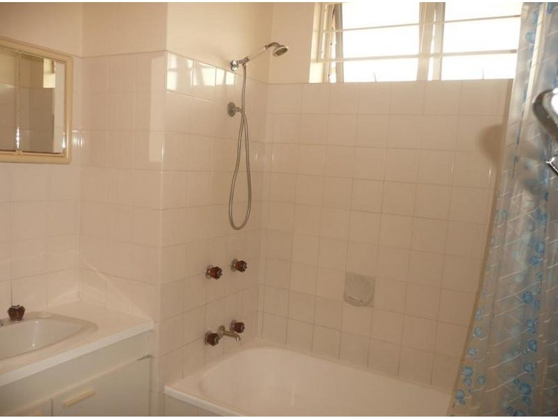 3/208 Carmody Road, St Lucia QLD 4067