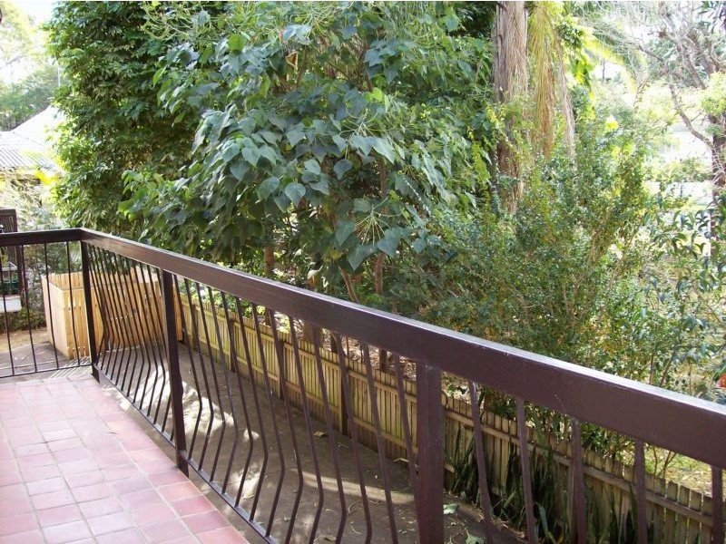 2/55 Central Avenue, Indooroopilly QLD 4068