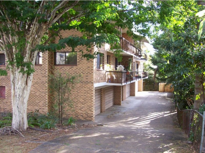 2/55 Central Avenue, Indooroopilly QLD 4068
