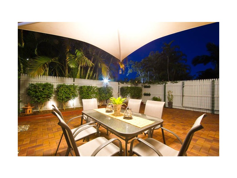 2/73 Fairley Street, Indooroopilly QLD 4068