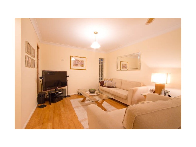 2/73 Fairley Street, Indooroopilly QLD 4068