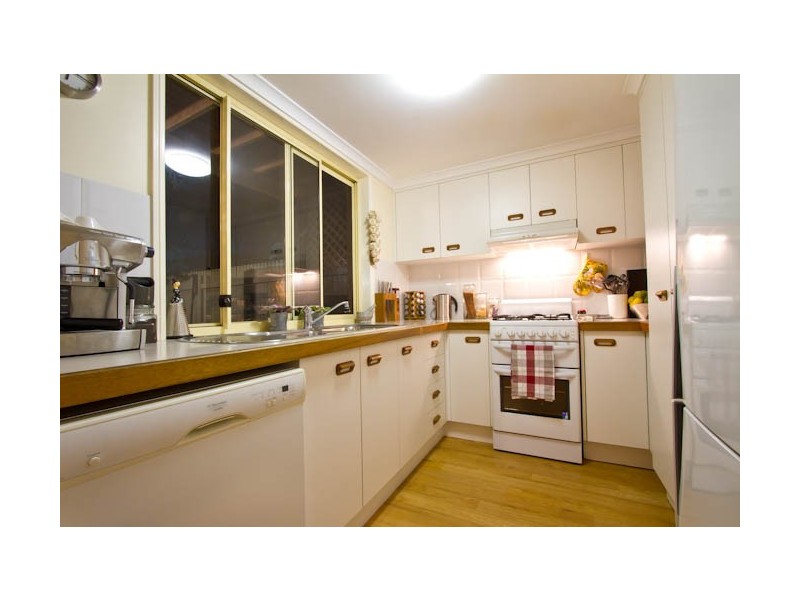 2/73 Fairley Street, Indooroopilly QLD 4068