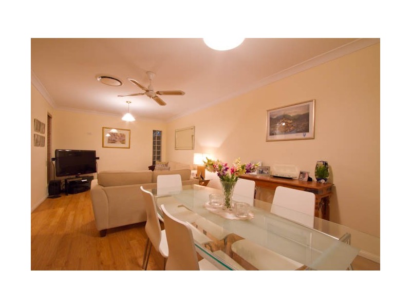 2/73 Fairley Street, Indooroopilly QLD 4068