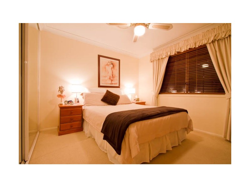 2/73 Fairley Street, Indooroopilly QLD 4068