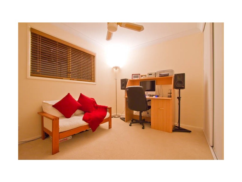 2/73 Fairley Street, Indooroopilly QLD 4068