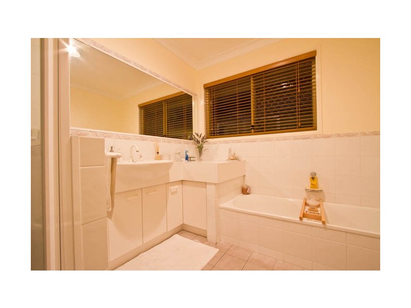 2/73 Fairley Street, Indooroopilly QLD 4068