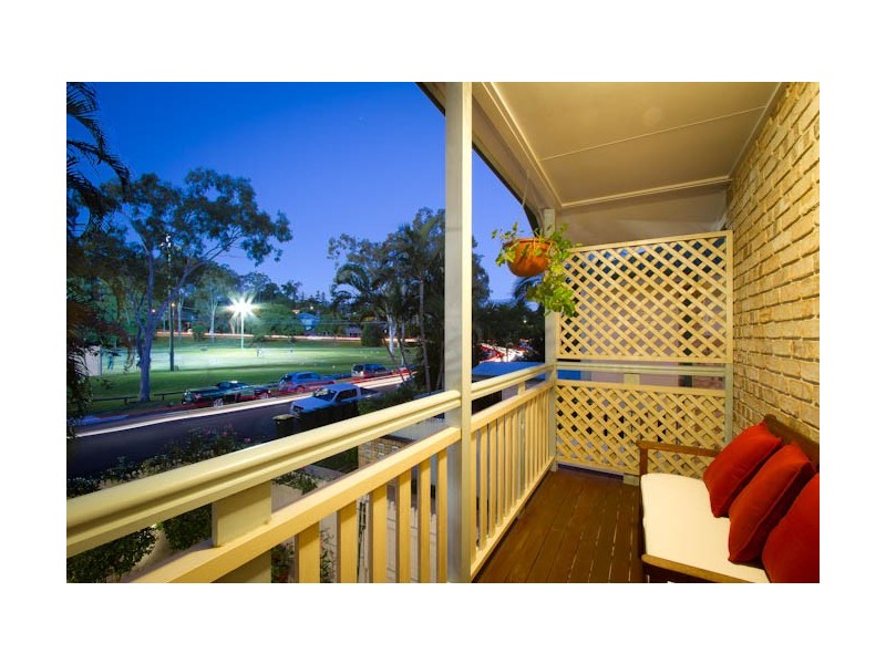 2/73 Fairley Street, Indooroopilly QLD 4068