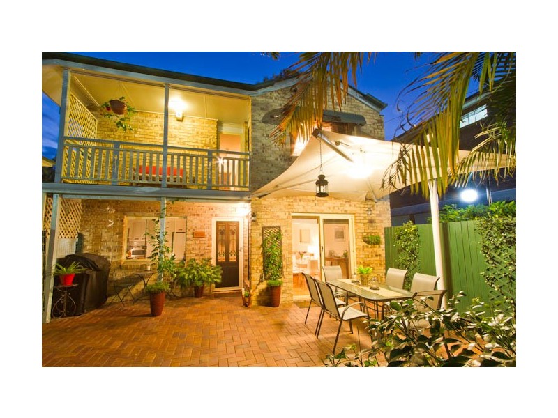 2/73 Fairley Street, Indooroopilly QLD 4068