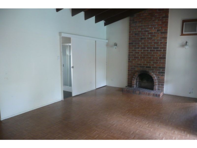 24 Tucker Street, Chapel Hill QLD 4069