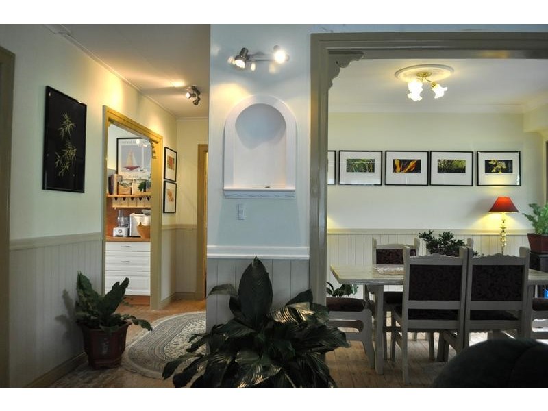 100 Ninth Avenue, St Lucia QLD 4067