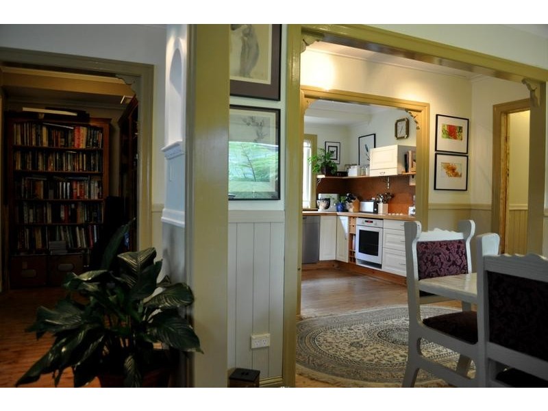 100 Ninth Avenue, St Lucia QLD 4067