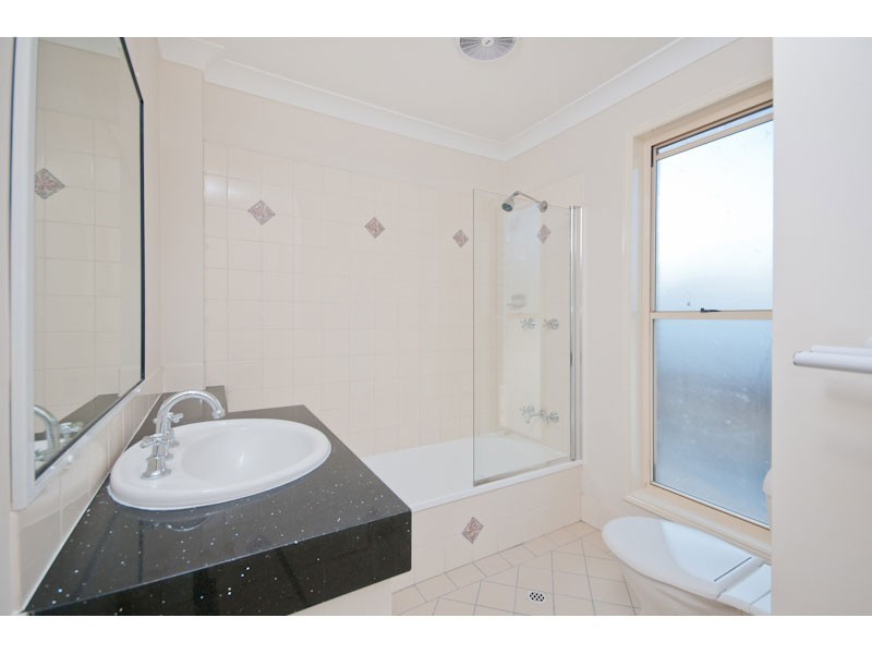 21 Queens Road, Taringa QLD 4068