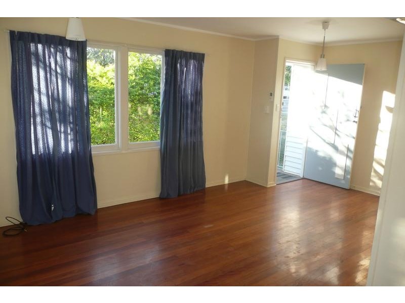 7 Taringa Parade, Indooroopilly QLD 4068