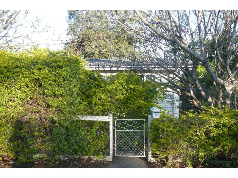 7 Taringa Parade, Indooroopilly QLD 4068