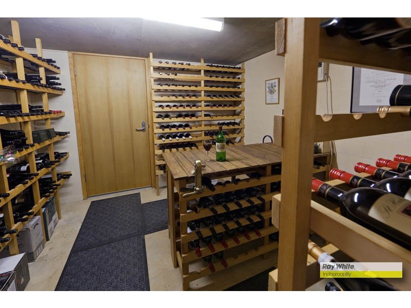 10 Carnoustie Court, Indooroopilly QLD 4068